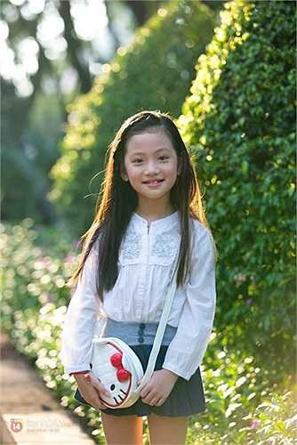 Có lẽ cũng chính vì tính cách dịu dàng, yêu kiều và có chút 'tiểu thư' này của Misu nên mỗi khi lên hình trông cô bé vô cùng cuốn hút mà không cần phải bắt tạo dáng hay làm theo yêu cầu của người lớn.