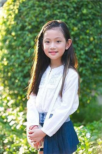 Mẹ Phương Vy chia sẻ rằng: 'Chỉ muốn cho bé chụp ảnh chơi cho vui và theo sở thích, chứ gia đình không có ý định cho bé theo nghề người mẫu'.