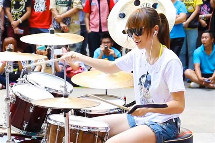 Tiểu Bạch ghét nhất là nói chuyện úp mở và sự dối trá. 