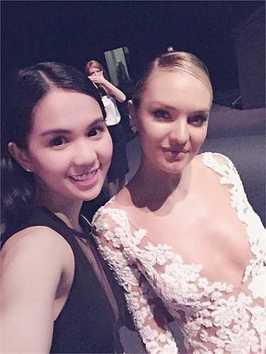 Show diễn kết thúc, Candice Swanepoel dành thời gian chụp ảnh cùng chân dài người Việt.