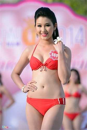 Người đẹp chủ nhà Nguyễn Thị Bảo Như có chiều cao 1m69, nặng 49kg, số đo ba vòng 80-62-88.