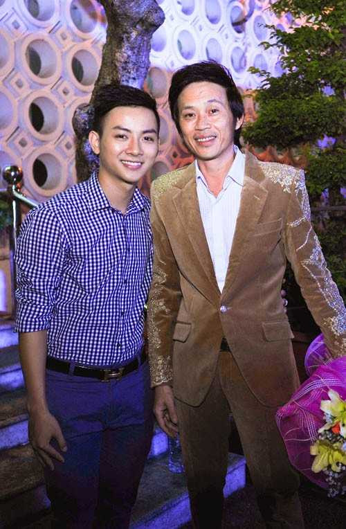 Hoài Lâm và bố nuôi Hoài Linh. 