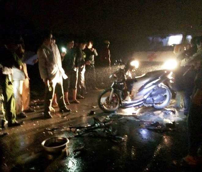 3 thanh niên đi SH tử vong sau cú tông xe bí ẩn