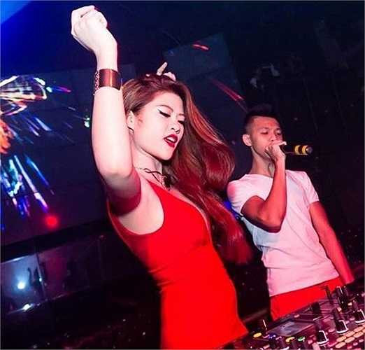 'Mình muốn mang đến cho tất cả các bạn trẻ và khán giả một điều gì đó đặc biệt trong ngày 20/11 - ngày Nhà giáo Việt Nam', DJ Ngọc Anh chia sẻ