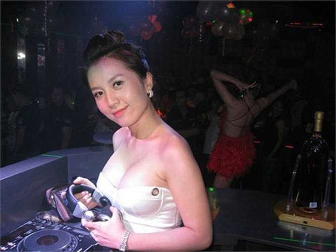 DJ Phương Thỏ là một trong những cái tên khá nổi bật trên các diễn đàn DJ hiện nay.