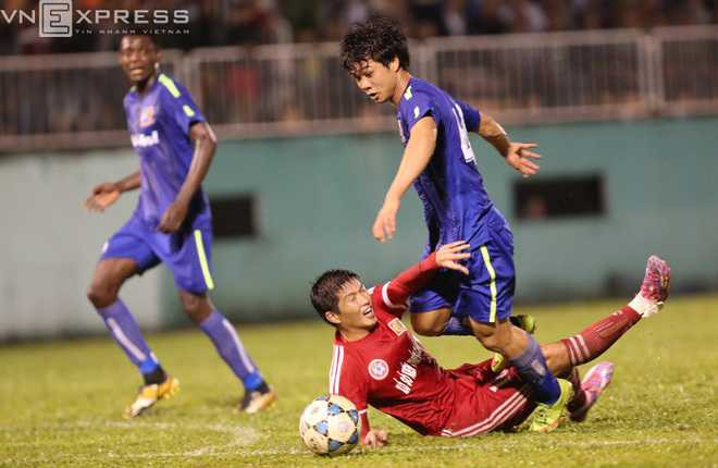 Công Phượng trong màu áo HAGL