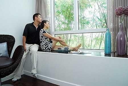 Tổng thể, căn hộ cao cấp triệu đô này toát lên vẻ sang trọng, sáng bong với đa phần là nội thất ngoại nhập, không gian sáng và thoáng, màu sắc trang nhã.