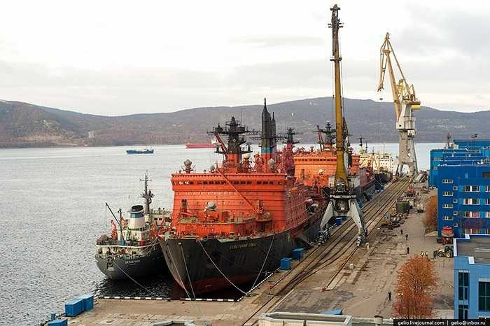 Các tàu đều có lớp vỏ kép rất dày để phá băng. Điều đặc biệt là lò phản ứng trên tàu được thiết kế không phù hợp cho điều kiện hoạt động ở vùng nhiệt đới, xích đạo hay Nam Cực.