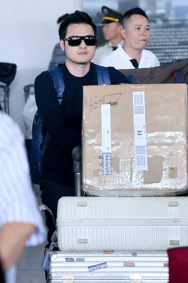 Quang Vinh nghỉ hát để đi du lịch nước ngoài, khám phá cuộc sống.