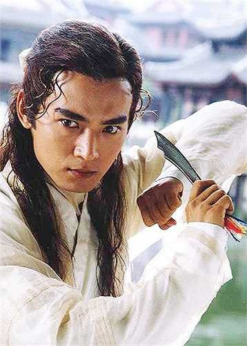 Lý Tầm Hoan trong bộ phim Tiểu Lý phi đao chuyển thể từ tác phẩm nổi tiếng của nhà văn võ hiệp Cổ Long là vai diễn “bước chuyển”, đồng thời gắn liền với tên tuổi của tài tử Đài Loan Tiêu Ân Tuấn. Bằng nét diễn phóng khoáng, mạnh mẽ, anh đã tái hiện một gã giang hồ thành thạo về tửu và sắc, tinh thông võ nghệ, có biệt tài phóng phi đao một cách sống động.