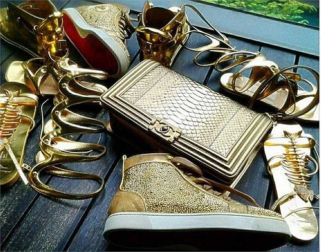 Cô có khoảng 80 đôi giày Christian Louboutin và 40 túi Chanel, chia sẻ trên The New Paper, Kim Lim nói: 'Mua sắm và thời trang là hai đam mê bất diệt của tôi. Những chiếc Chanel classic với màu sắc tươi sáng như hồng, cam và xanh ngọc luôn mê hoặc và khiến tôi không thể cưỡng lại được'.