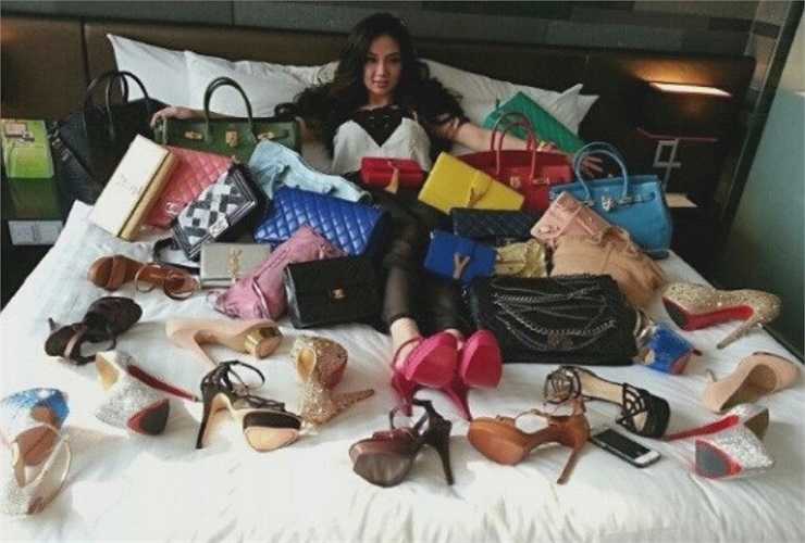 Cô tiểu thư thừa nhận: 'Đôi lúc tôi cũng cảm thấy tội lỗi vì đã mua sắm quá nhiều,và tôi đang cố gắng cắt giảm ham muốn ấy. Bố tôi là một người khiêm tốn, ông chưa bao giờ cằn nhằn vì sở thích tiêu tiền của con gái. 