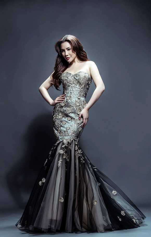 Nữ ca sỹ ngày càng gợi cảm.