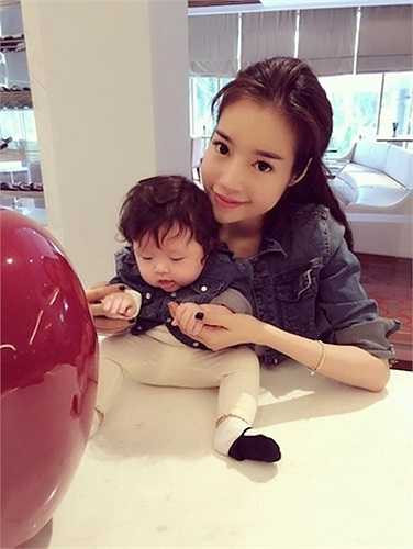 Hai mẹ con thường xuyên chia sẻ những khoảnh khắc đáng yêu bên nhau.