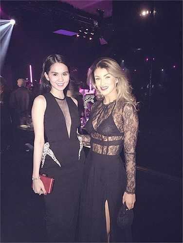 Và còn có cơ hội được chụp hình cùng các thiên thần nổi tiếng thế giới.