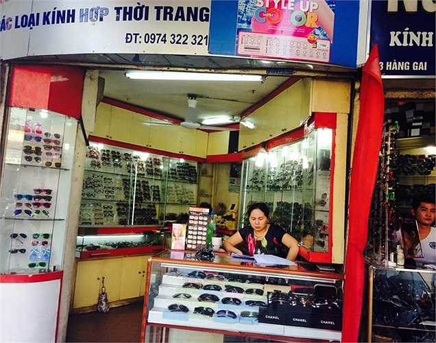 Do sở hữu vị trí đắc địa, nằm ở ngay trung tâm Hà Nội, nên dù diện tích chỉ vài mét vuông, nhưng giá thuê có thể lên tới hàng chục triệu đồng.