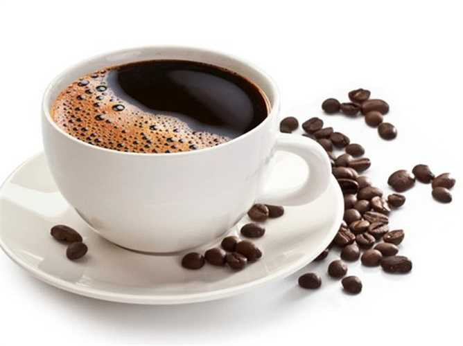 9. Uống cà phê: Caffeine là chất kích thích, khiến cơ thể tỉnh táo suốt 12 giờ sau khi uống. Vì vậy, nên tránh uống cà phê vào buổi chiều muộn, đồng thời nếu tránh được các nguồn khác chứa caffeine như trà, coca càng tốt.