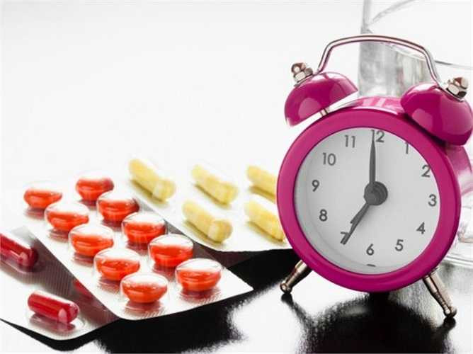 10. Thuốc ngủ: Thuốc ngủ có thể giúp bạn nhanh chóng rơi vào giấc ngủ nhưng lại không giải quyết vấn đề gốc rễ của chứng mất ngủ. Chưa kể, các loại thuốc ngủ cũng mang lại một số rủi ro cho sức khỏe khiến người uống dễ dàng phụ thuộc vào nó.