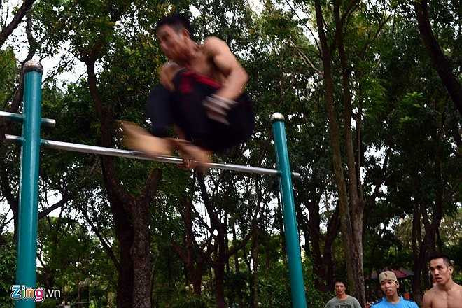 Hiện nay, nhóm Sài Gòn Calisthenics và nhiều bạn trẻ khác vẫn đều đặn tập street workout ở công viên Hoàng Văn Thụ vào chiều cuối tuần.