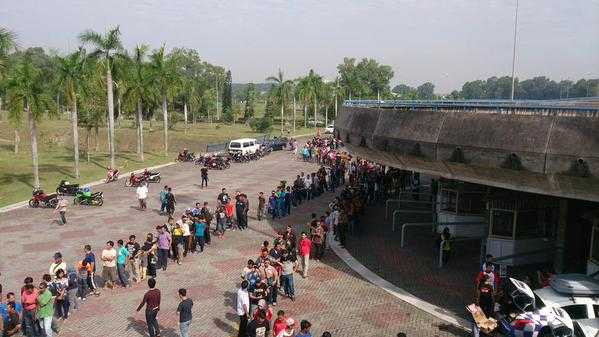 Cơn sốt vé xem bóng đá ở Malaysia