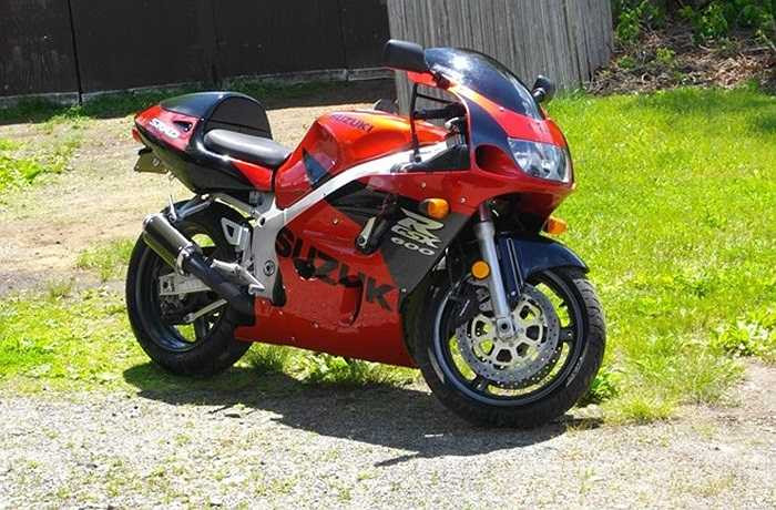 Trong số những mẫu sportbike ra đời năm 1997, Suzuki GSX-R600 SRAD là cái tên được nhiều người nhắc đến. Kiểu dáng bắt mắt, công nghệ trang bị trên xe tiên tiến là những yếu tố giúp mẫu xe của Suzuki nổi bật hơn hẳn so với những đối thủ khác cùng phân khúc ở thời điểm đó và vẫn được nhắc đến ở hiện tại. Ở thời điểm ra mắt, Suzuki GSX-R600 SRAD còn sở hữu thiết kế khung sườn được đánh giá rất tốt. 