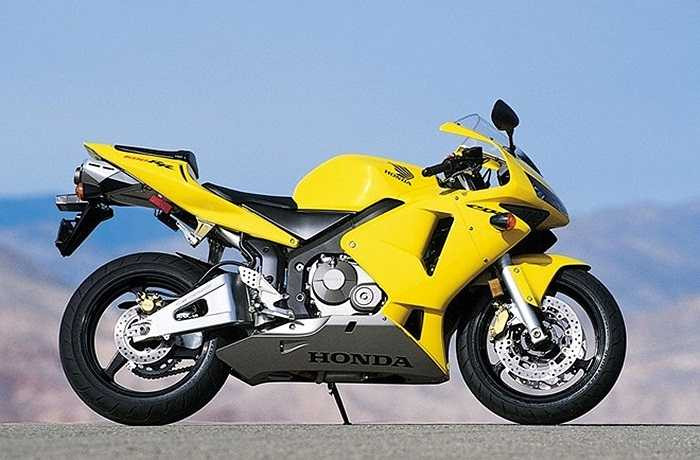 Honda CBR600RR 2003 là một trong những mẫu sportbike gây ấn tượng với người chơi xe nhờ thiết kế bắt mắt, khả năng điểu khiển thoải mái, hệ khung sườn ống thép chắc chắn. Ở thời điểm hiện tại, những mẫu sportbike CBR600RR vẫn đang thừa hưởng nhiều đường nét thiết kế lấy cảm hứng từ thế hệ đầu tiên. Những mẫu xe cũ, dù đã xuất hiện cả chục năm trước vẫn được nhiều người tìm mua. 