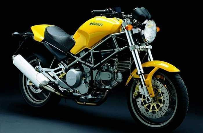 Mẫu naked bike Ducati Monster 600 đã xuất hiện trên thị trường từ năm 1994. Dòng xe Monster của Ducati được xem là một món đồ mang tính thời trang cao vào những năm 1990. Monster 600 là một trong những mẫu xe góp phần đưa tên tuổi của hãng xe Ý lên một tầm cao mới. Đây cũng là mẫu xe có doanh số bán tốt nhất của Ducati. 