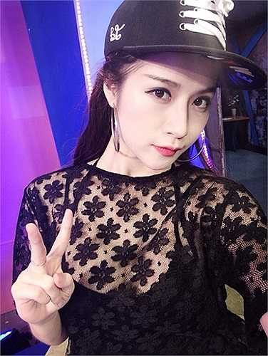 Ngoài ra, cô còn nói rằng do cô bị sụt mất 8kg trong một khoảng thời gian ngắn nên khuôn mặt của cô bị gầy đi, nên hay bị hiểu nhầm là gọt cằm.