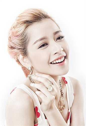 Dẫu vậy, gương mặt đẹp của Chi Pu đã có sự can thiệp của dao kéo. 