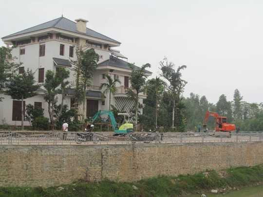 Cựu phó chủ tịch tỉnh đổ cho con trai lấn chiếm gần 400 m2 đất