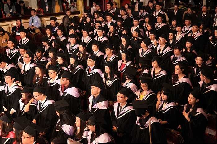 Hiện tại, một số công ty, tập đoàn lớn đã gửi lời mời làm việc nhưng cô bạn vẫn đang suy nghĩ