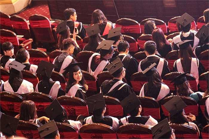 Ngoài thời gian học tập ở trường, Mai Ly còn tham gia vào rất nhiều hoạt động ngoại khóa, tham gia vào các câu lạc bộ