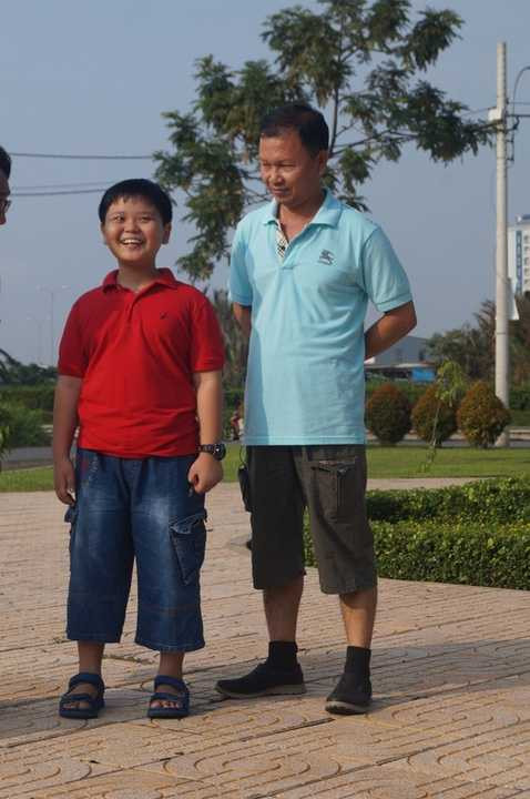 Đối thủ của sao nhí Lâm Thanh Mỹ là hai cha con anh Trần Xuân Trường (cha) - Trần Xuân Thành (con trai – đang học lớp 5).