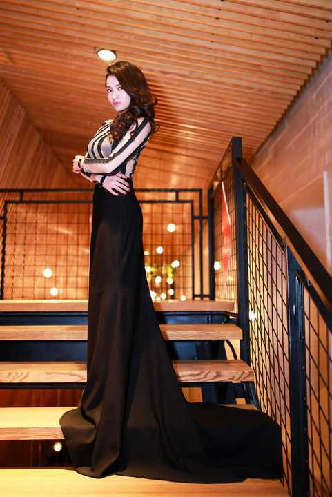 (VTC News) - Thuỷ Top xuất hiện với vẻ gợi cảm táo bạo thu hút mọi ánh nhìn.