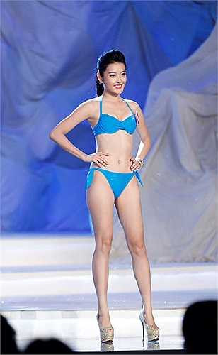 Thông thường, mỗi chuyên gia make up có thể trang điểm cho nhiều thí sinh nhưng trong trường hợp của á hậu 1, chuyên gia này đã phải từ chối khá nhiều lời đề nghị để trang điểm riêng cho cô