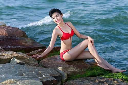 Mẹ cô làm việc ở thẩm mỹ viện và cả gia đình đều từng sinh sống ở Đức. Huyền My đang là sinh viên năm nhất của Học viện Thời trang London tại Hà Nội.