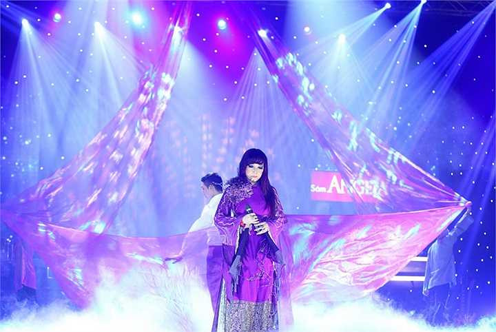 Trong liveshow, Bảo Yến thể hiện duy nhất 1 ca khúc về Huế mà chị thể hiện thành công nhất là Mưa trên phố Huế 