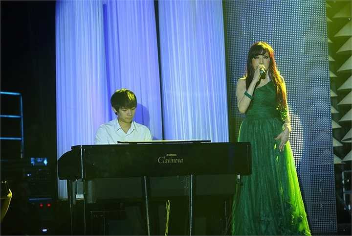 Khách mời thứ hai trong liveshow của Bảo Yến là nam ca sỹ Đức Tuấn. Anh song ca cùng Bảo Yến ca khúc Chiếc lá cuối cùng. 