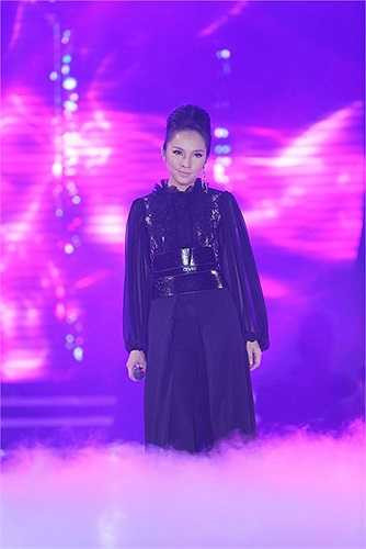 Những ca khúc gắn liền với kỷ niệm của nhiều thế hệ khán giả, qua tiếng hát đầy mê hoặc và quyến rũ của Bảo Yến đã mang đến những cảm xúc rất mãnh liệt và rất khác so với những liveshow trước đây