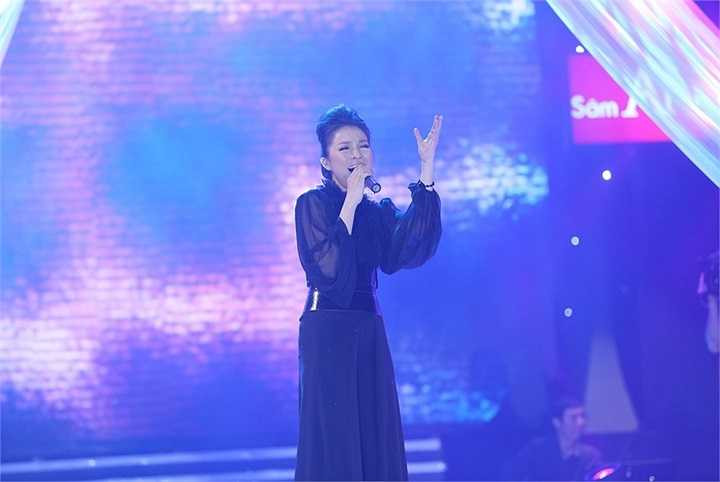 Khán giả đến xem liveshow rất đông nhưng lại không ồn ào, mất trật tự mà tập trung theo từng câu hát của Bảo Yến