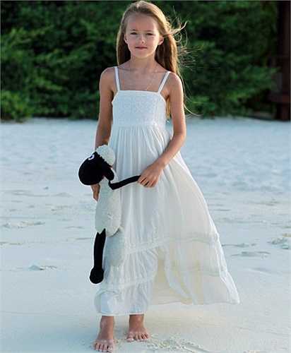 Siêu mẫu nhí sở hữu lượng fan đông đảo hơn 2,4 triệu người trên Facebook. 