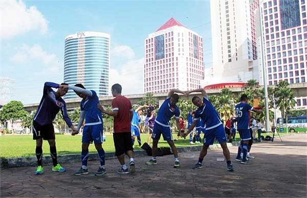 Hiện HLV Miura vẫn chưa chốt đội hình. Nhiều khả năng, Thành Lương, Tấn Tài cũng phải ngồi dự bị.(Ảnh: VFF)