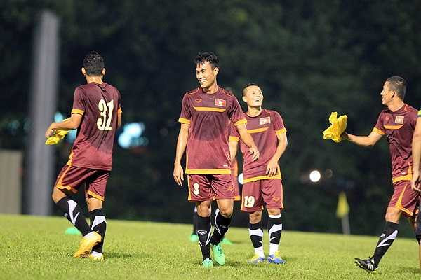 Tuyển Việt Nam thoải mái trước giờ xung trận. (Ảnh: TNO)