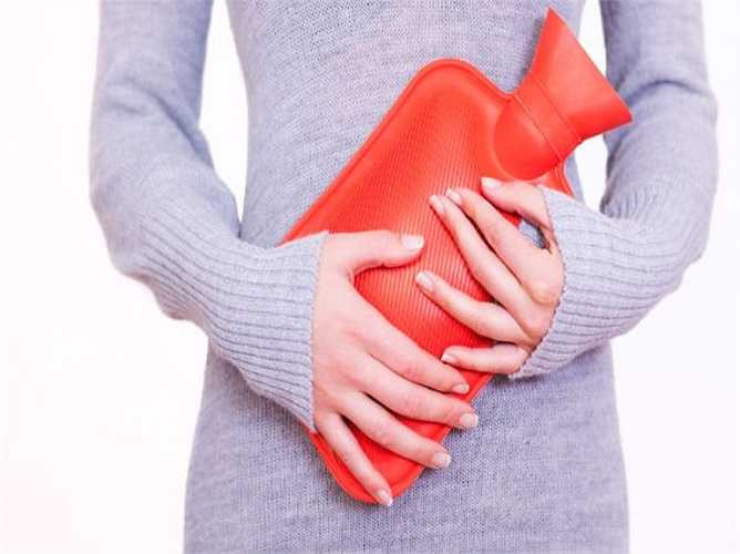 Sử dụng một túi nước nóng đắp lên phía sau cổ hoặc vùng gáy của bạn cũng sẽ giúp giảm đau đầu do stress. Nhiệt độ làm thư giãn các bắp cơ, tăng lưu thông máu và có thể giảm nhức đầu.