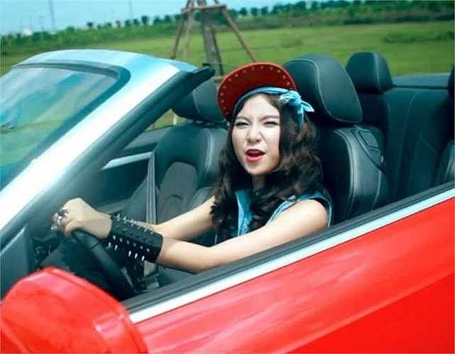 Năm 2013, Hạnh Sino gây sốt các bạn trẻ yêu nhạc với ca khúc Nóng. Ngoài ra, cô cũng sở hữu nhiều bài hát có nhiều lượt nghe trên mạng như: Ký ức của nước mắt, Một ngôi sao, Anh Mãi xa...