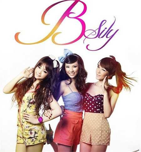 Năm 2011, Huyền Baby cùng 2 người bạn thân Hạnh Sino và Emily thành lập nhóm nhạc mang tên B.sily. Ca khúc đầu tay của nhóm là một bản ballad buồn mang tên 'Dù em vẫn biết' nhận được khá nhiều hưởng ứng tích cực từ người nghe. 