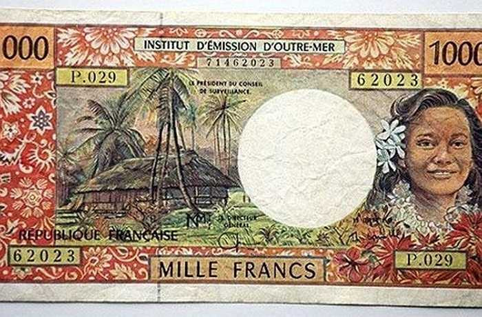 Tờ 1.000 Mille Franc của Polynesia thuộc Pháp. Đơn vị tiền tệ của vùng này hiện nay là CPF franc. Đồng tiền của Pháp mô phỏng bức tranh đầy màu sắc về cây cỏ, đất đai và cư dân bản địa.