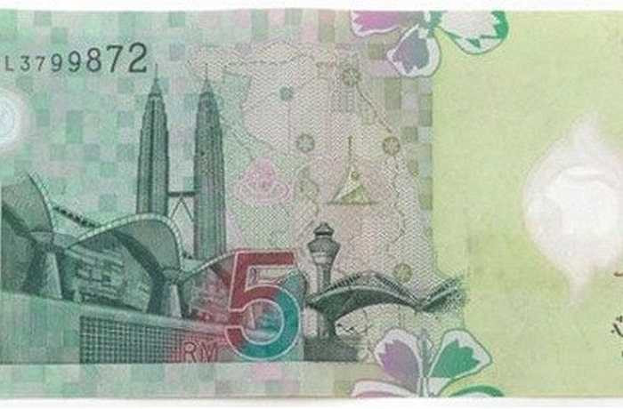 Tờ tiền 5 ringgit của Malaysia. Tờ tiền in hình sân bay quốc tế Kuala Lumpur, Petronas Twin Towers và Multimedia Super Corridor.