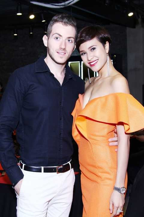 Từ đầu năm nay, người đẹp đã bị bắt gặp khi thường xuyên xuất hiện cùng chàng trai này tuy nhiên cô cho biết đây chỉ là bạn bè bình thường.