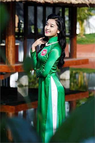 Trung bình, chi phí mà mỗi thí sinh phải bỏ ra cho các chuyên gia trang điểm khoảng 40 triệu đồng tuy nhiên trong trường hợp thuê 'độc quyền' như vậy, mức giá còn có thể đội lên cao hơn nhiều